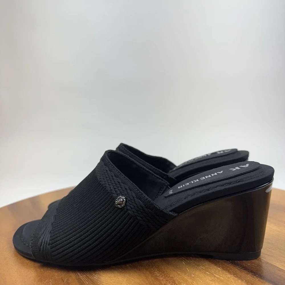 New NWOB Womens Anne Klein iFlex Capley Black Knit Slip On Wedge Sandals Size 8